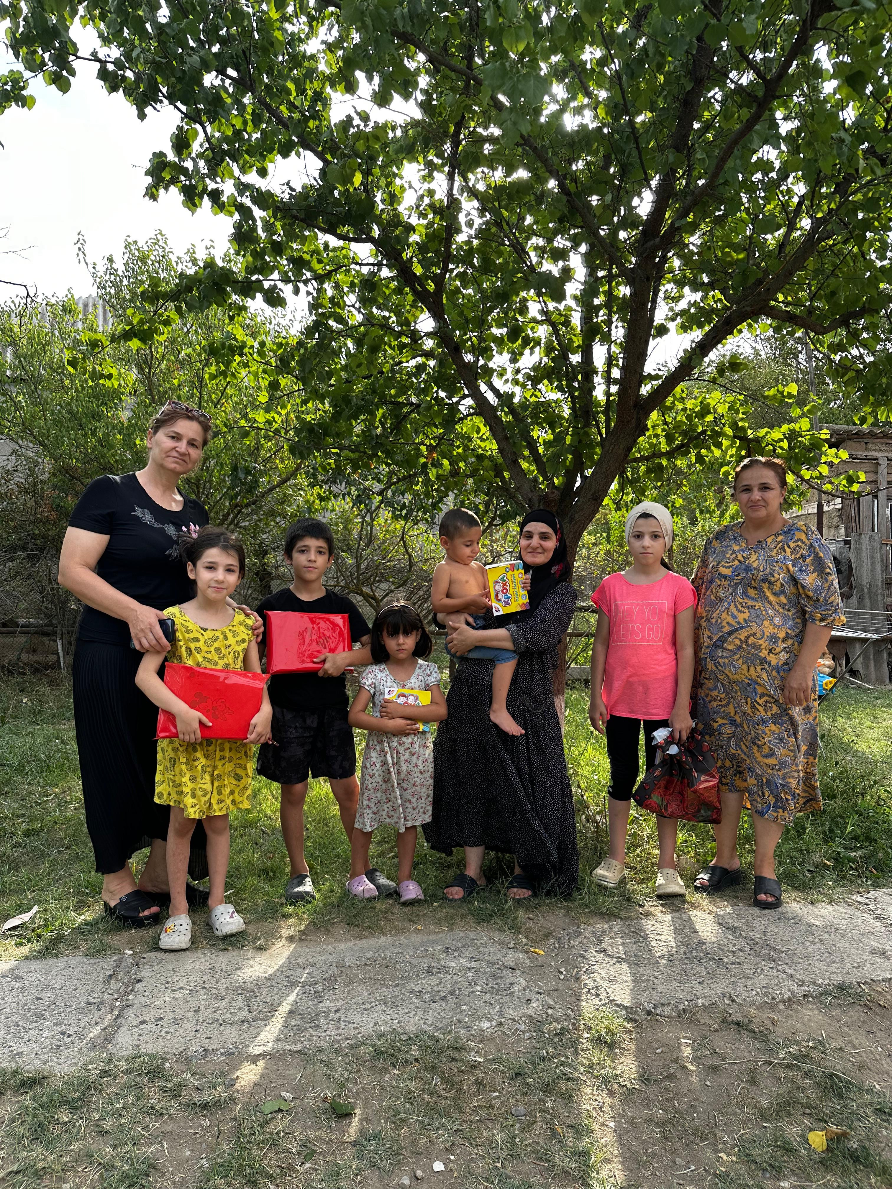 В преддверии нового учебного года Комплексный центр социального обслуживания населения по «город Южно-Сухокумск» провёл ежегодную благотворительную акцию Минтруда РД «Собери ребенка в школу».